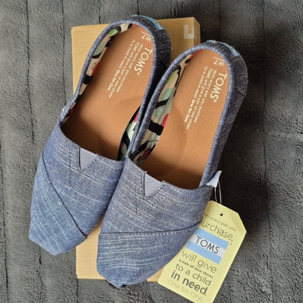 TOMS Alpargata Chambray Slip-On Shoes Size 7, New With Tags!